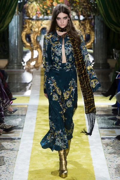 Look 14